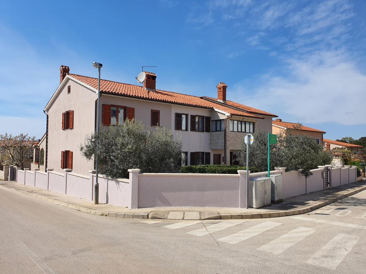 Apartments Luciana & Helena Pula Exterior foto